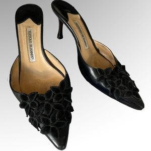 Manolo Blahnik‘s black slide kitten heel size 8